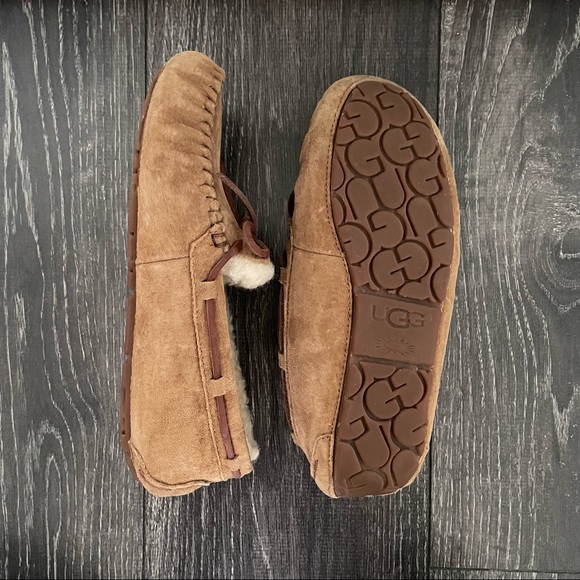 UGG Dakota Moccasin - Picture 3 of 6